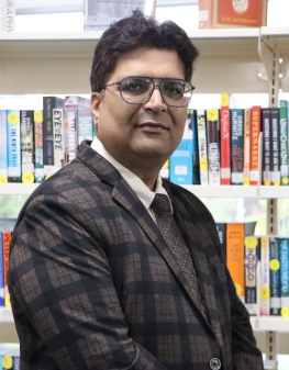 Sandeep Kamra, Head – Senior Years